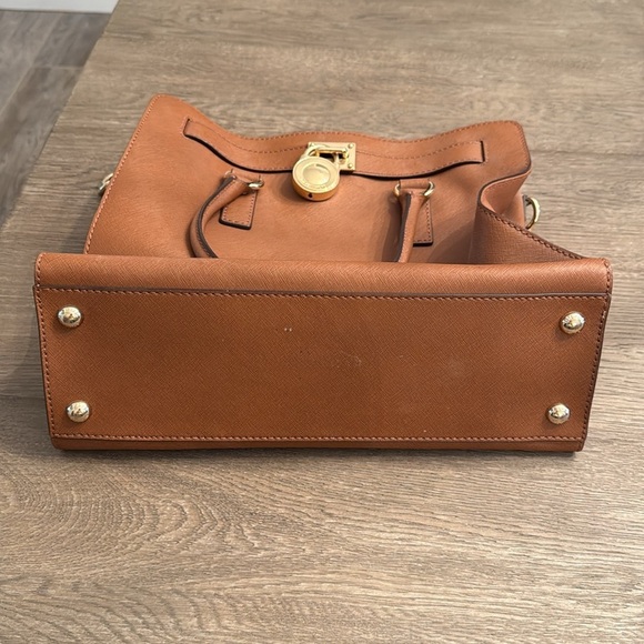 Michael Kors Hamilton Large Saffiano Leather Tote - Picture 5 of 7